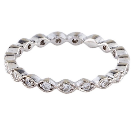 Elegant 14k White Gold Round Brilliant Diamond Ring (19 Count Diamonds) 5.25 - Picture 1 of 4